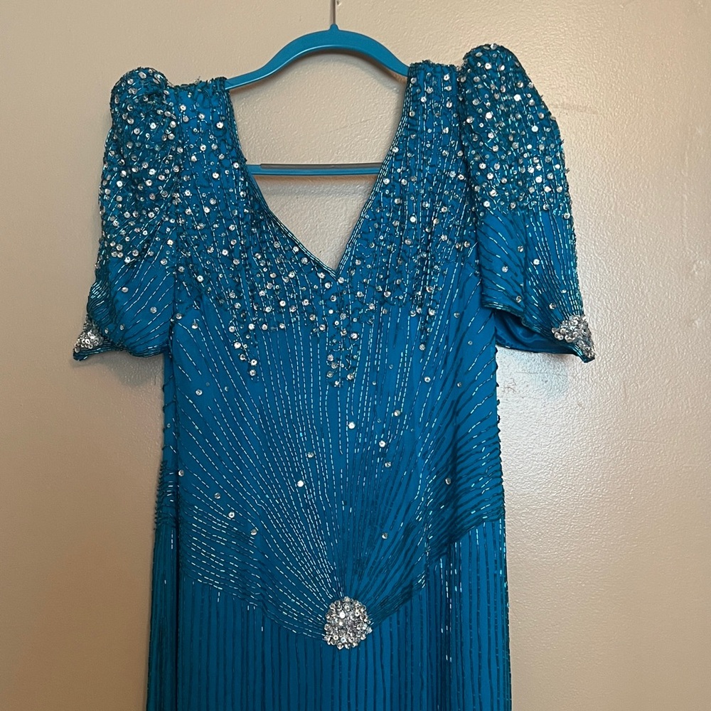 STUNNING Boutique Beaded Style Formal Dress Teal Color Size 16